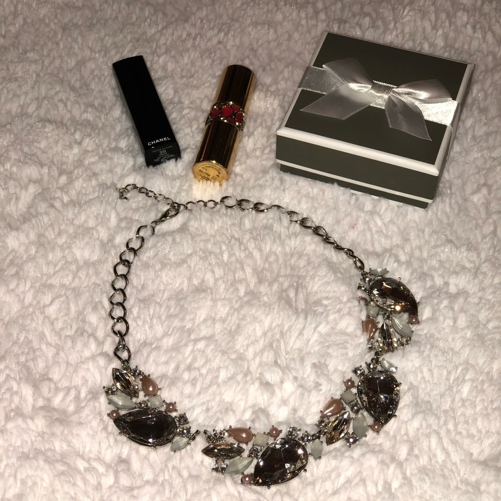 🌸 Ann Taylor the Loft necklace